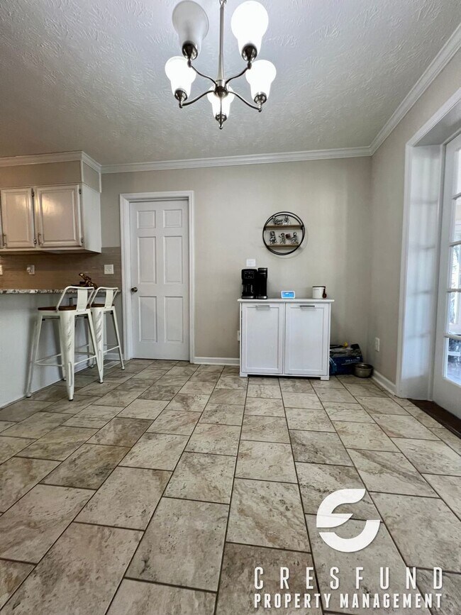 Building Photo - 2020 Penrose Dr