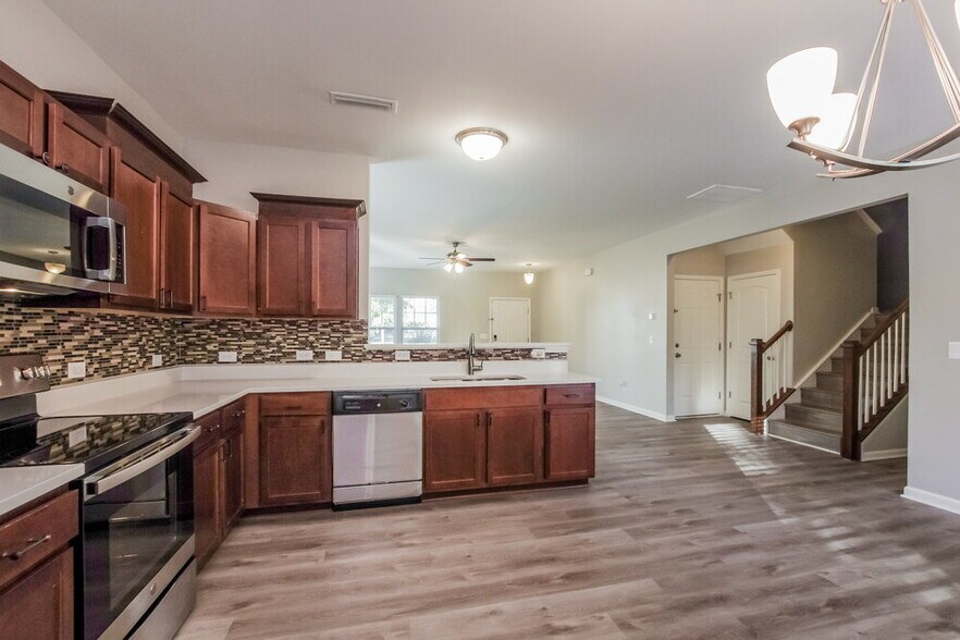 Building Photo - 6629 Covington Commons Dr