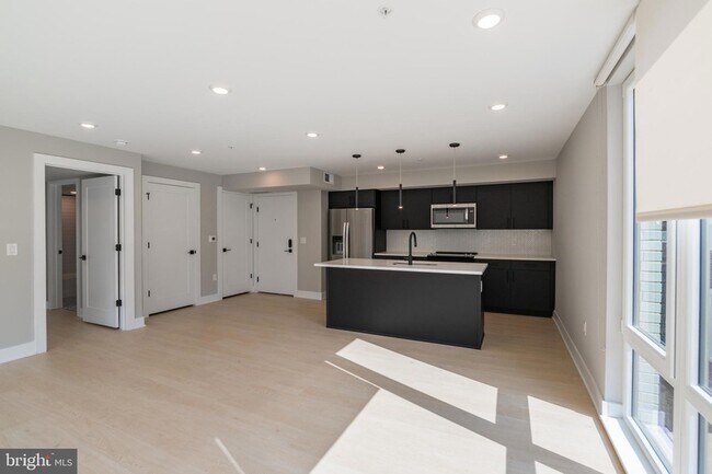 Building Photo - 6604 Ridge Ave