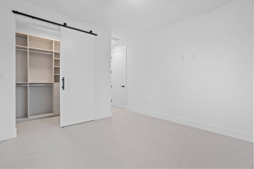 Building Photo - 917 SW 78th Pl