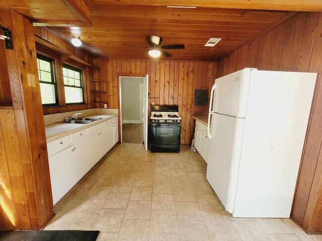 Building Photo - 526 N Adams St