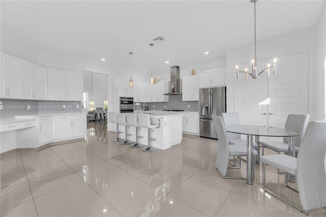 Building Photo - 10890 Shore St