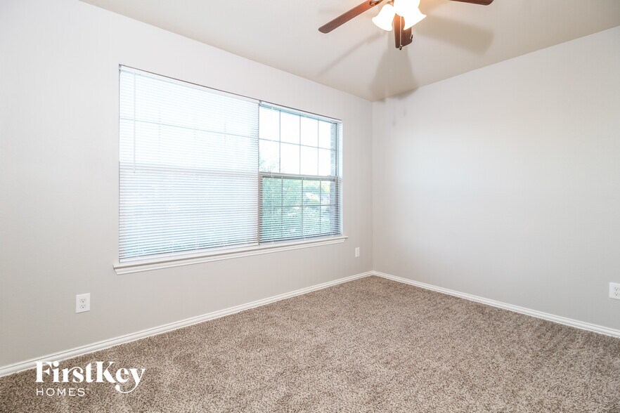 Building Photo - 1202 Jewel Ln