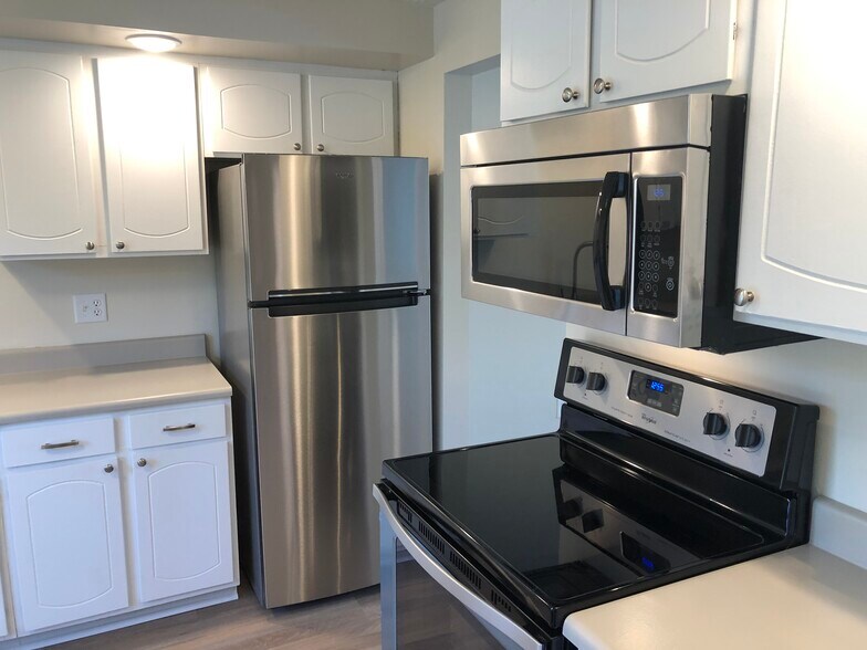 Building Photo - 54 Willowick Dr
