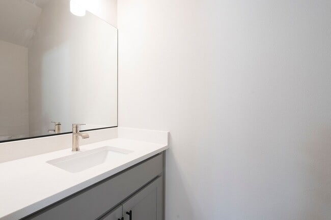 Building Photo - Beautiful 3 bed, 1.5 Bath SE Portland Rental Home!