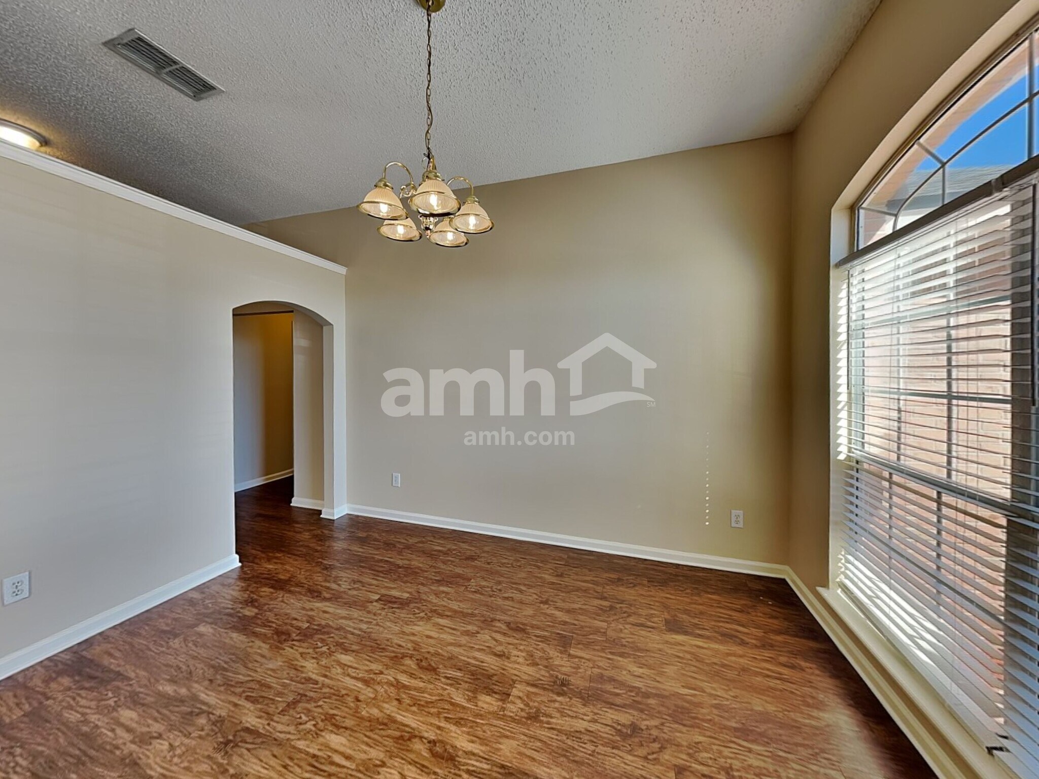 Building Photo - 468 Hillside Dr