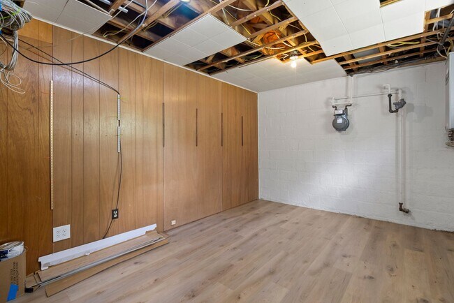 Building Photo - 3 Bed 2.5 Bath - Bethesda Split Level Single Family - Move In Ready