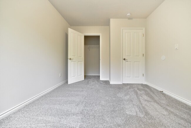 Building Photo - Nice 5 Bed / 2.5 bath house for rent in Kenmore.
