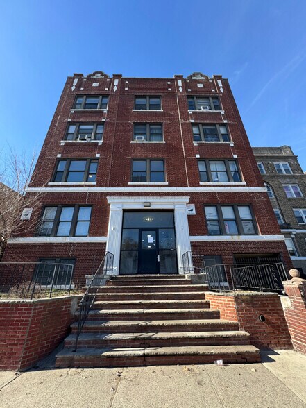 Building Photo - 210 Roseville Ave