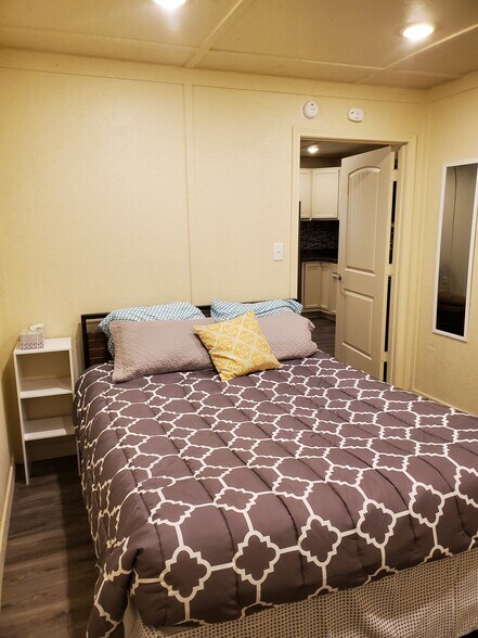 Comfortable bed - 10016 s hwy 81