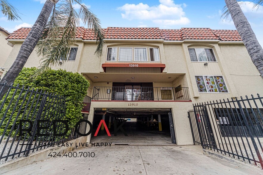 Building Photo - 13910 Sayre St