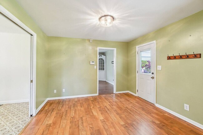 Building Photo - 710 Heatherwood Dr