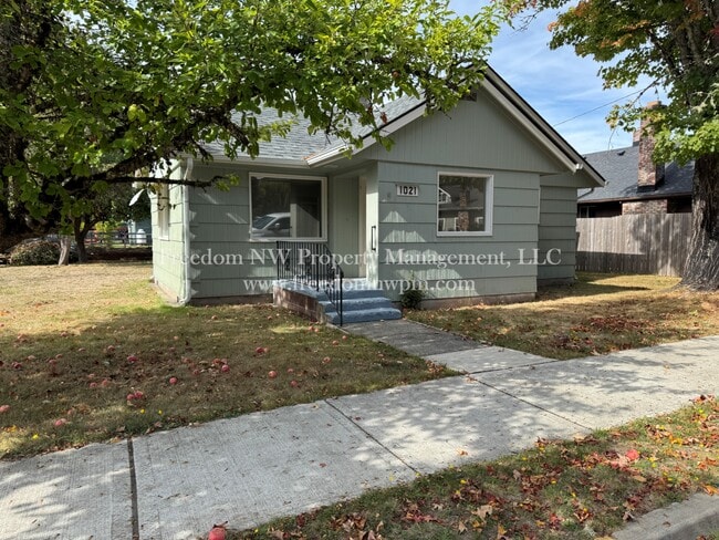 Primary Photo - 1021 SE 1st St