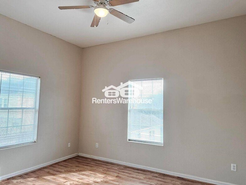 Building Photo - 5027 Creekmont Dr