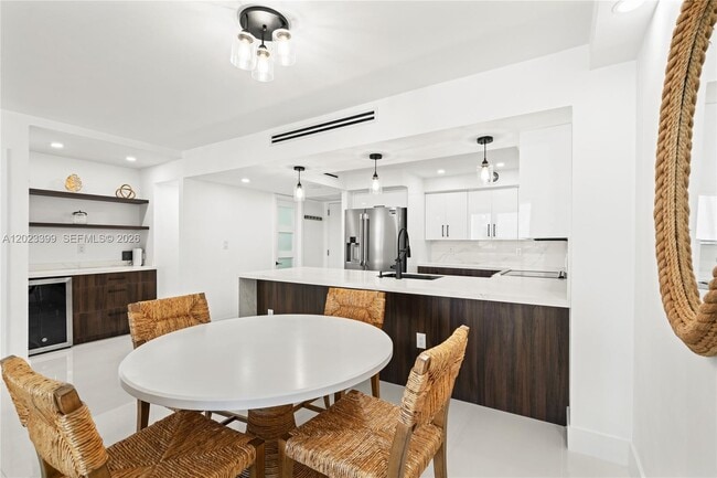 Building Photo - 5701 Collins Ave