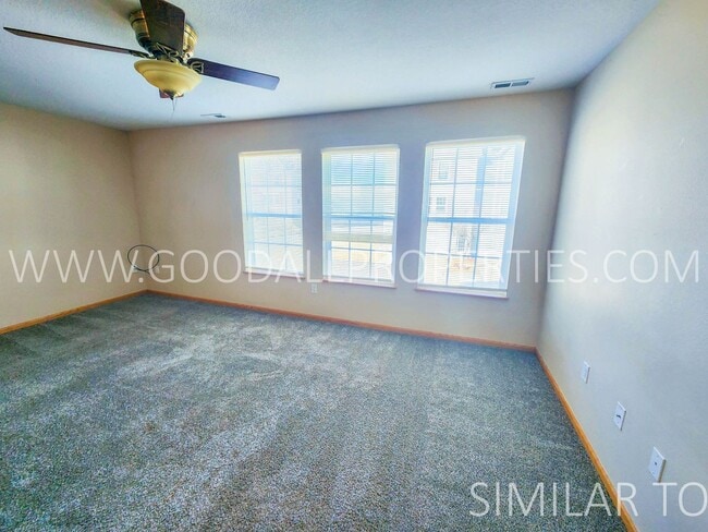 Building Photo - Ankeny Townhome | 2-Car Garage | Kitchen Island