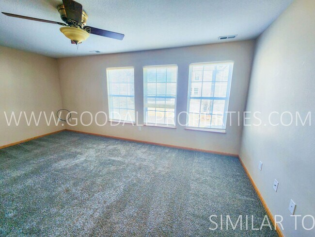 Building Photo - Ankeny Townhome with a 2 car attached garage