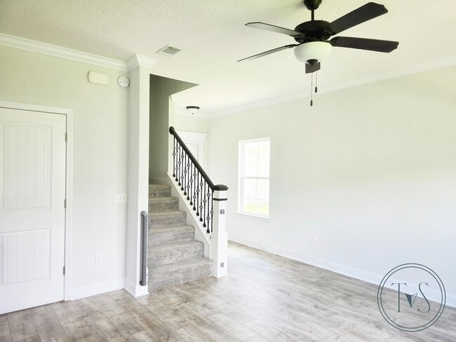 Building Photo - FALL MOVE-IN SPECIAL: $1000 OFF 1st MONTH'S RENT!**