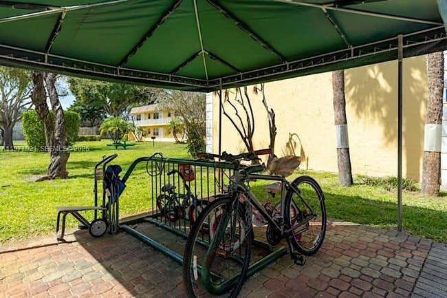 Building Photo - 5192 NE 6th Ave