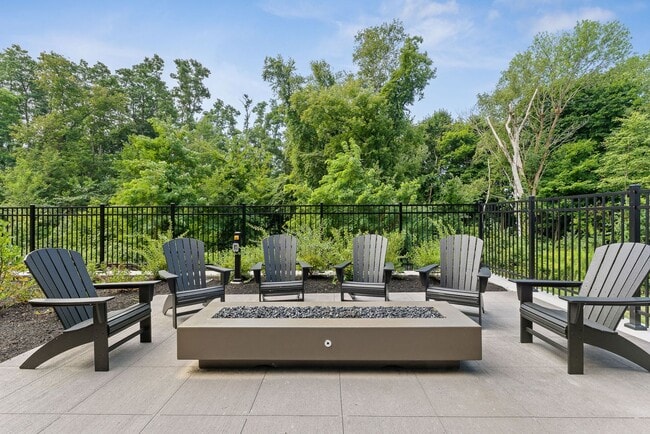Building Photo - ONE25: Pet-Friendly 1-Bed with Balcony, Do...