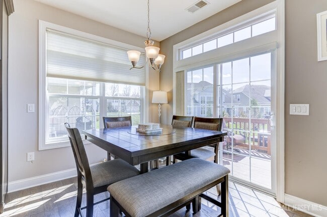 Building Photo - 6 Michelangelo Dr