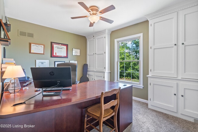 Building Photo - 305 Lake Forest Pkwy