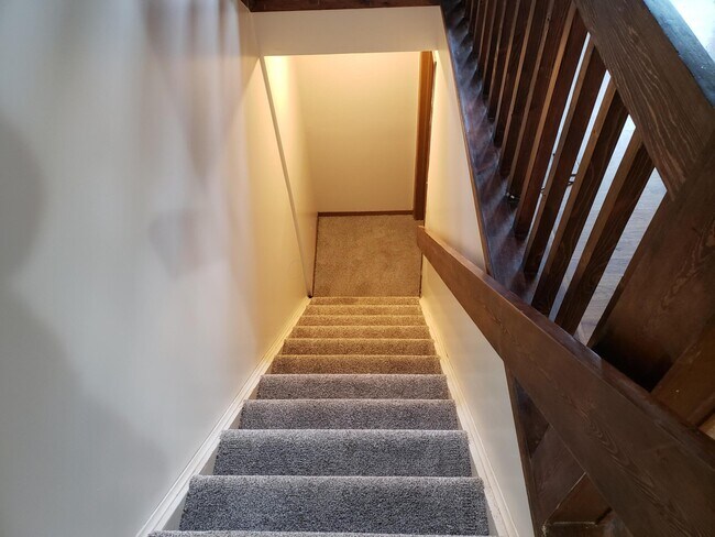 Building Photo - 7900 Barkwood Dr