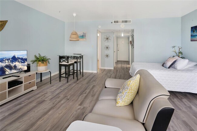 Building Photo - 100 Lincoln Rd