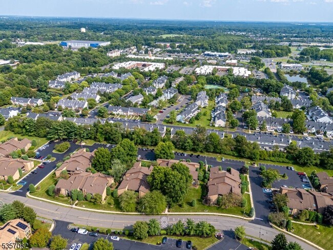 Building Photo - 318 Willowbrook Dr