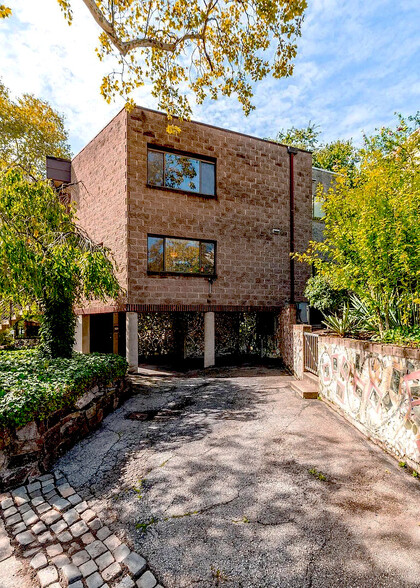 Building Photo - 4005 Woodland Ave