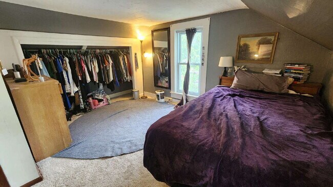 Building Photo - 4+ Bedroom Home Near Local Schools and Parks - Available May 1st!