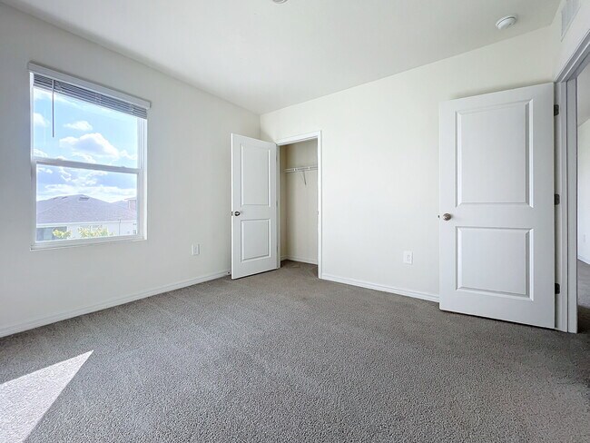 Building Photo - 12744 Lateral Root Dr