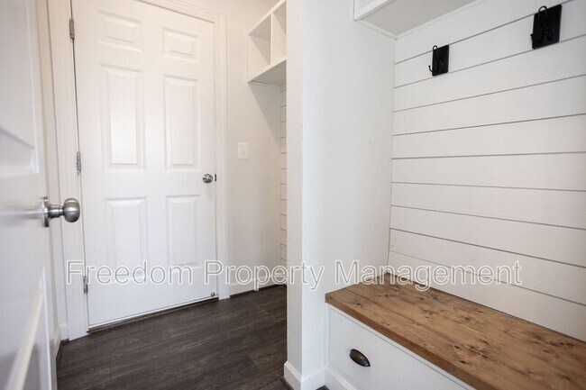Building Photo - 2425 Morgans Point Dr