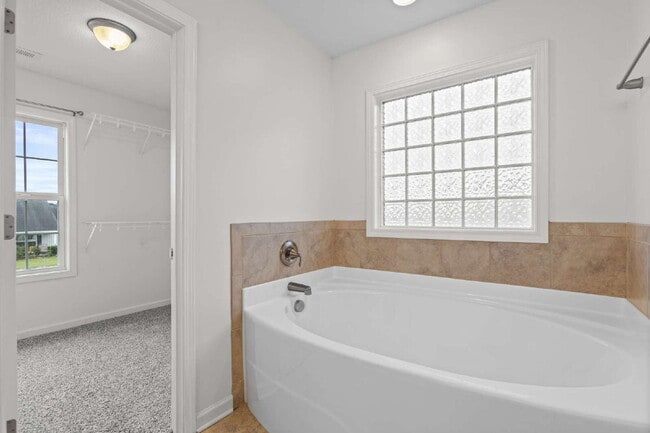 Building Photo - Spacious 4-Bedroom Gem with 2.5 Baths in t...