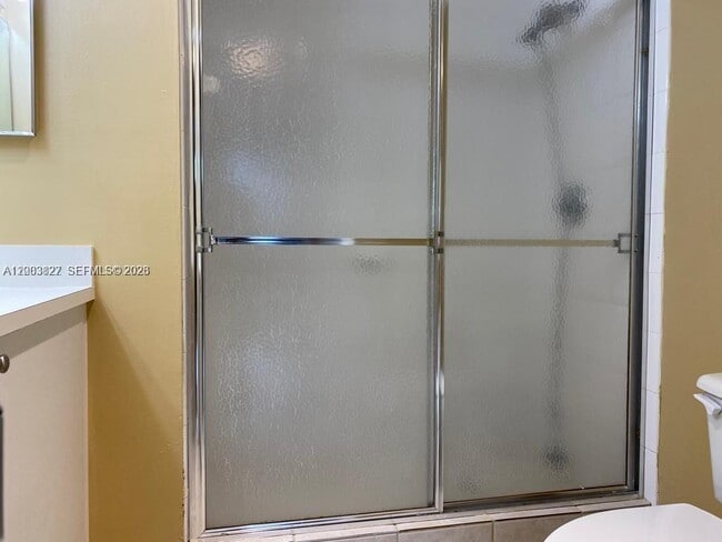 Building Photo - 8060 N Nob Hill Rd