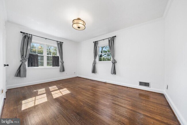 Building Photo - 2718 S June St