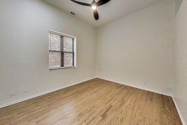 Building Photo - 1152 W Madison St