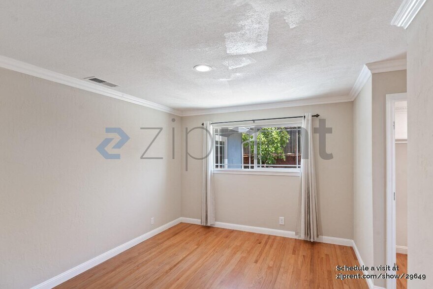 Building Photo - 2815 Draper St