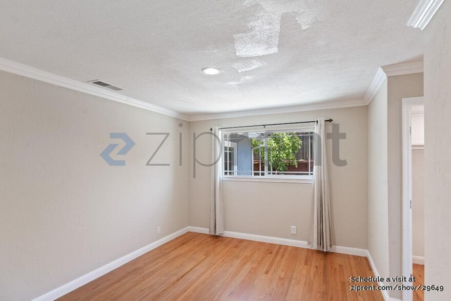 Building Photo - Unit