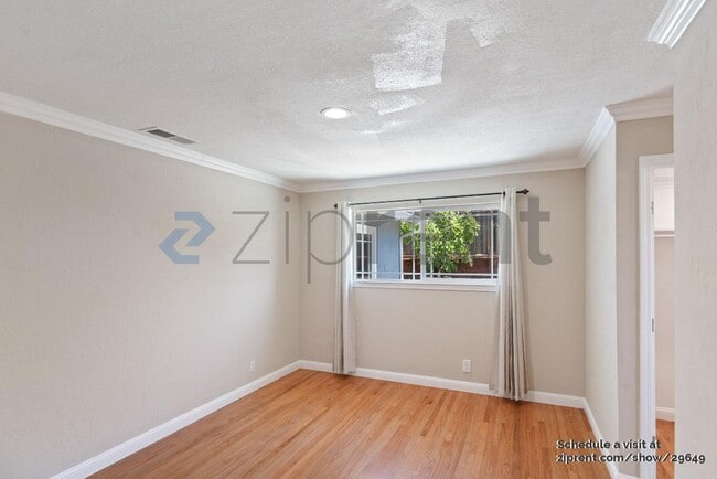Building Photo - 2815 Draper St