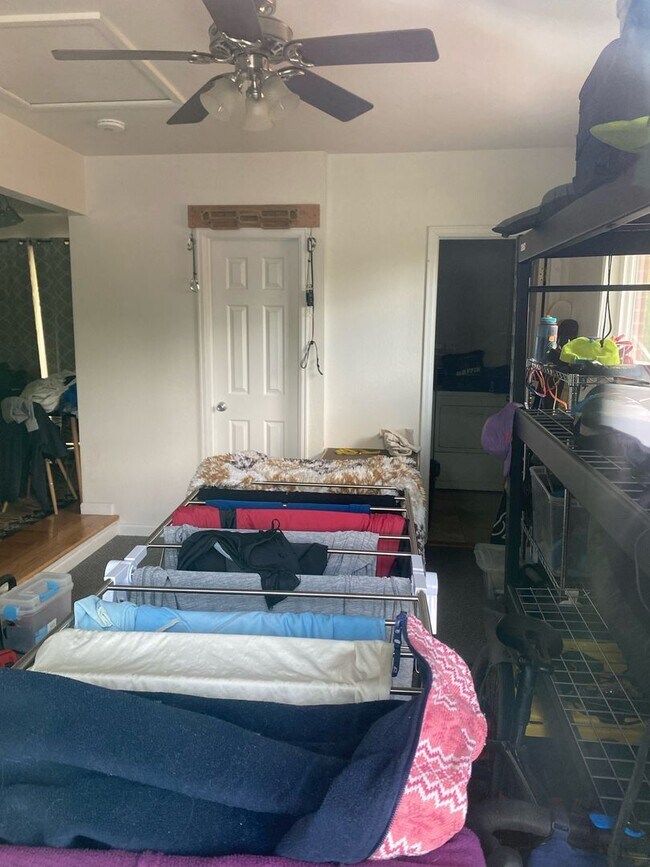 Building Photo - 3 Bed + Office 2 Bath Ranch Home with Larg...