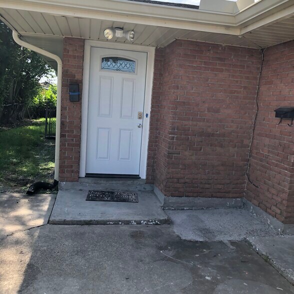 Primary Photo - 641 west dr