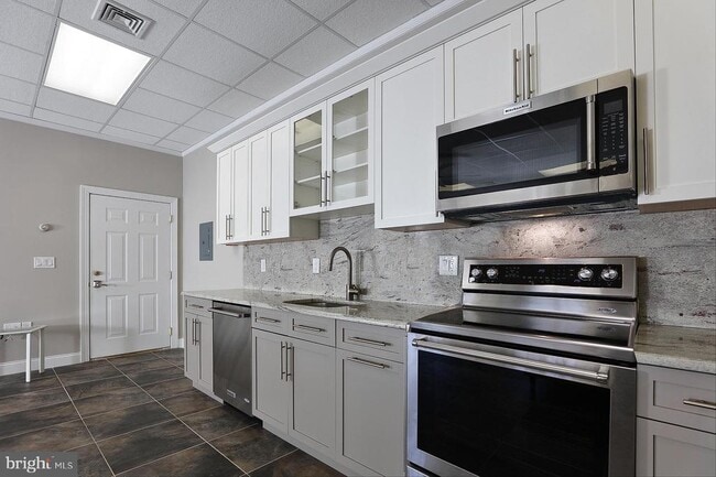 Building Photo - 429 Wendover Dr