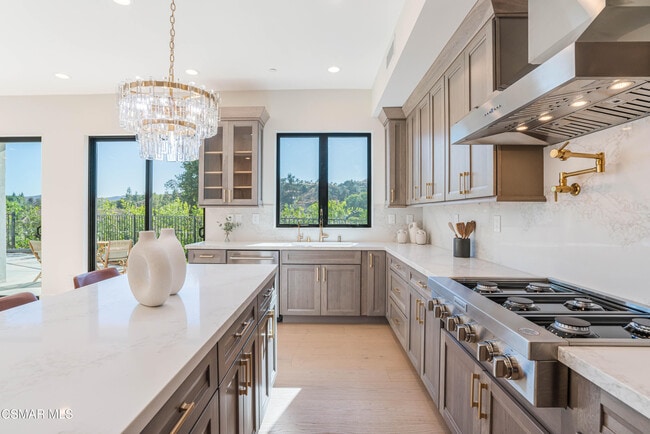 Building Photo - 252 Capri Dr