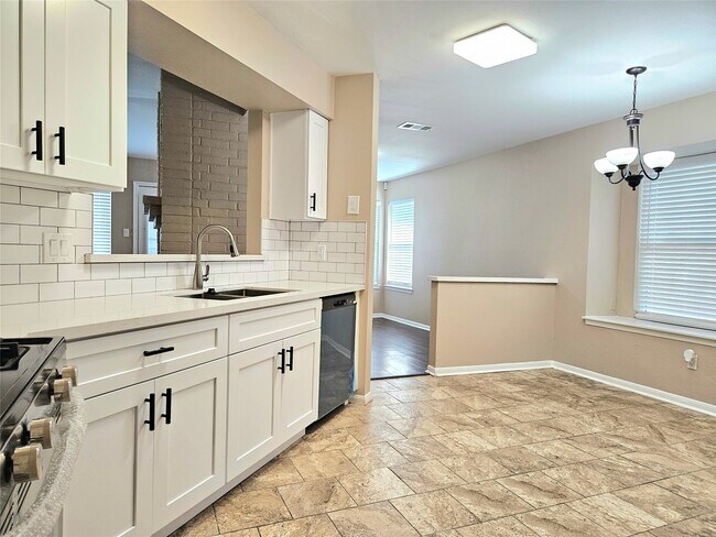 Building Photo - 4231 Southchase Ln