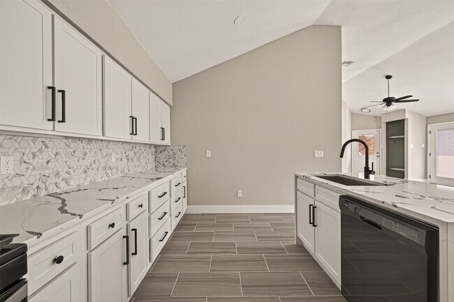 Building Photo - 6619 Misty Dale Dr