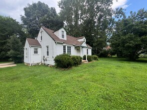 Building Photo - Cozy Cape Cod - Minutes to TBS (Quantico) over half an acre!