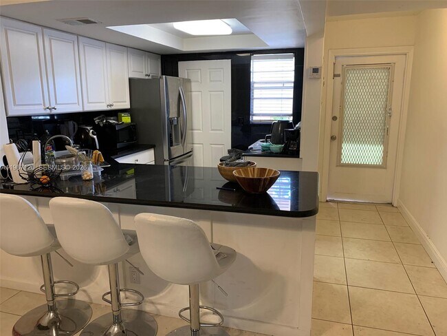 Building Photo - 1333 E Hallandale Beach Blvd