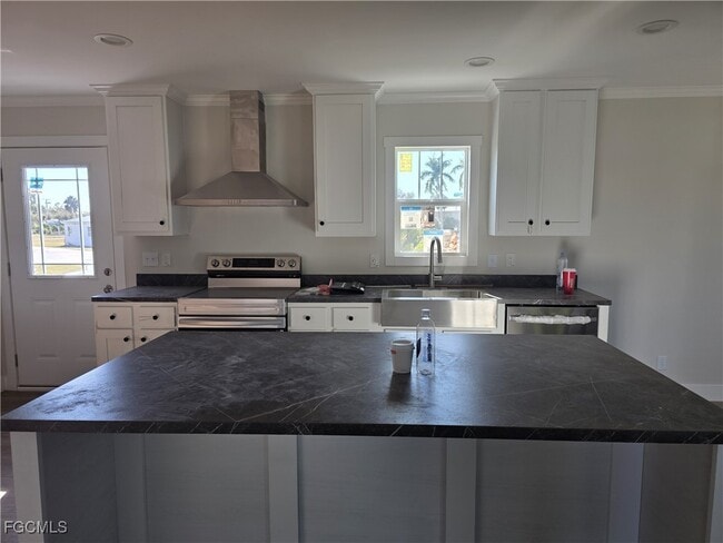 Building Photo - 101 Oak Ln