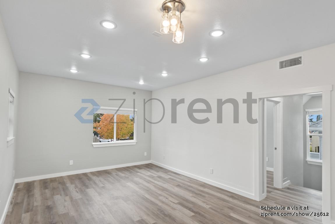 Building Photo - Unit